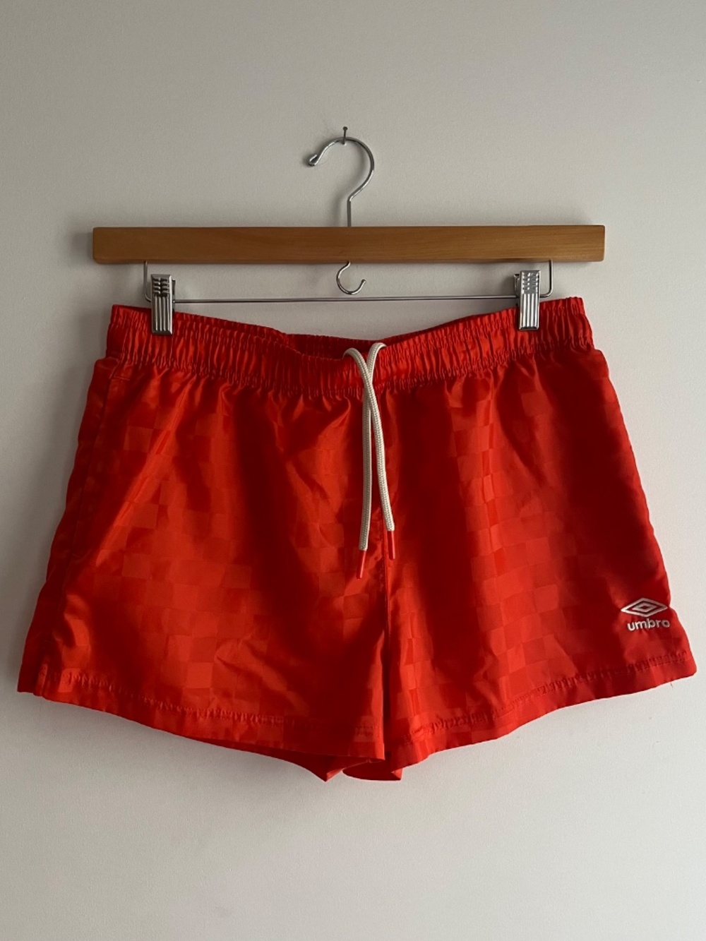 Classic Umbro checkered shorts in orange - Size L